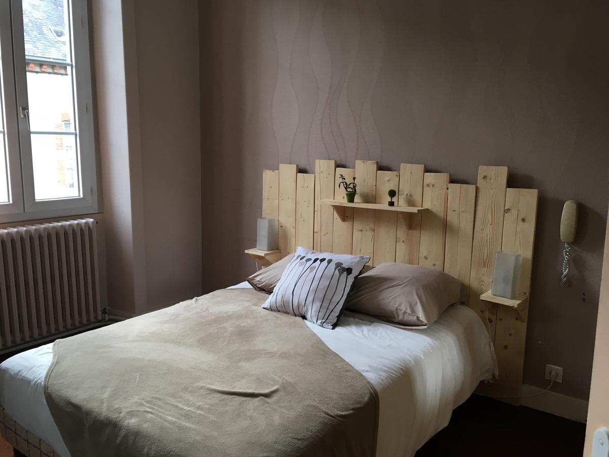 Hotel Restaurant Le Cheval Blanc Argentré-du-Plessis エクステリア 写真