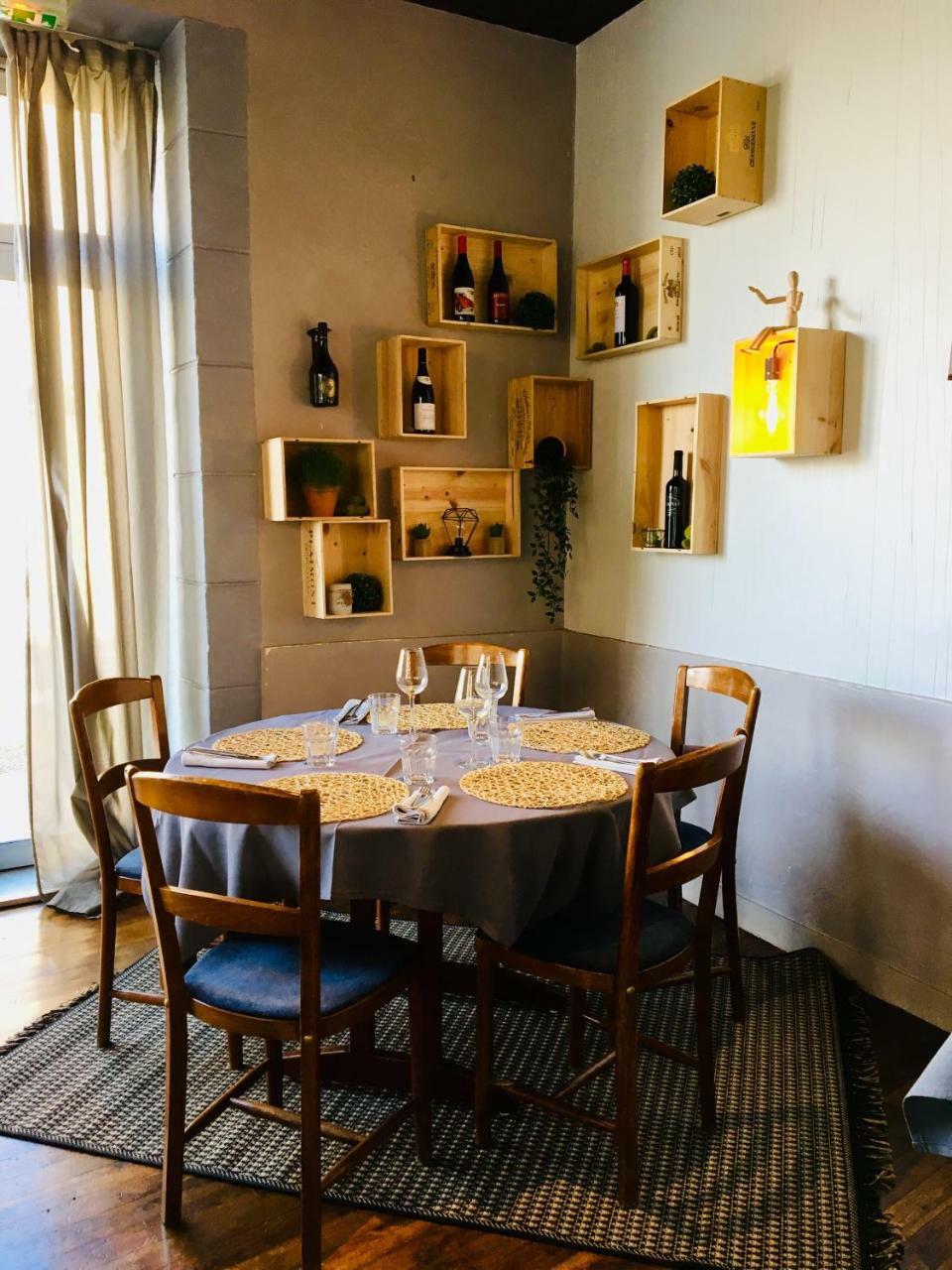 Hotel Restaurant Le Cheval Blanc Argentré-du-Plessis エクステリア 写真